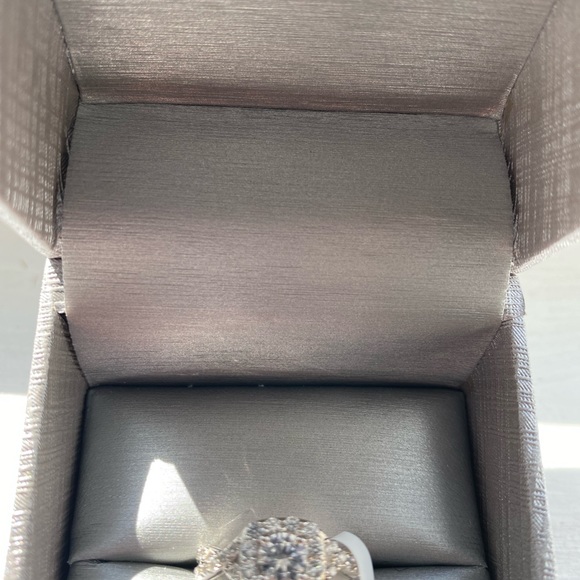 Zales white sapphire sterling silver ring new in box size 7 - Picture 2 of 7